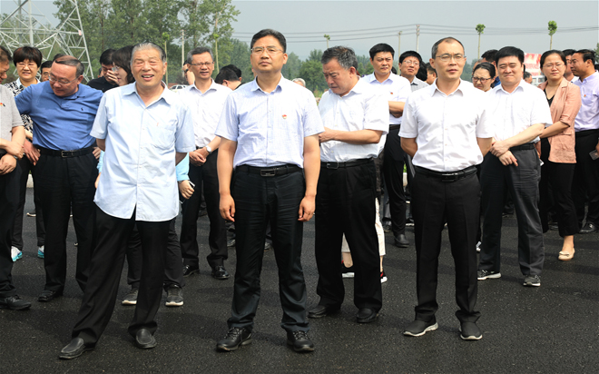 縣委領導到公司項目建設現場進行觀摩點評大.jpg